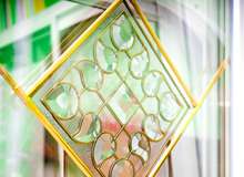 Комбинация золотой раскладки и витража